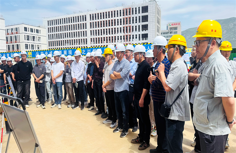 2025年4月17日，由莆田市涵江区住房和城乡建设局主办、尊龙时凯三建承办的钢筋安装工程质量防控现场交流会在联东U谷·涵江海峡智造产业谷一期成功召开。